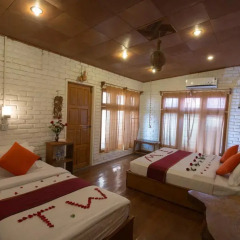 Teak Wood Hotel 3* Стандартный семейный номер с различными типами кроватей фото 2