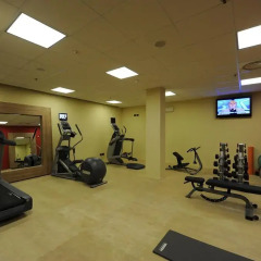 Отель DoubleTree by Hilton Milan Милан фитнесс-зал