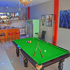 Отель Man Guest House гостиничный бар