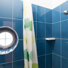 Отель Downtown Oasis Guesthouse Стандартный номер с двуспальной кроватью фото 5