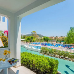 Отель Aparthotel Holiday Center бассейн фото 2