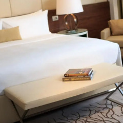 Renaissance Minsk Hotel 5* Люкс с двуспальной кроватью