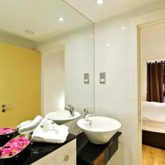 Отель Living by BridgeStreet, Manchester City Centre ванная
