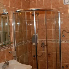 Hotel Stari Krovovi Нови Сад ванная