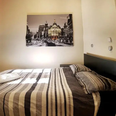 Отель Hostels MeetingPoint 2* Стандартный номер с различными типами кроватей фото 10