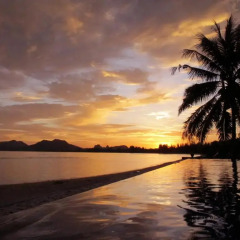 Отель Sara Beachfront Boutique Resort пляж