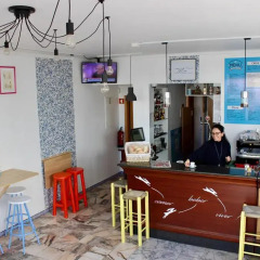 Rich & Poor Hostel Albufeira гостиничный бар