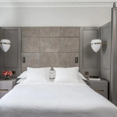 Four Seasons Hotel London at Ten Trinity Square 5* Улучшенный номер с различными типами кроватей