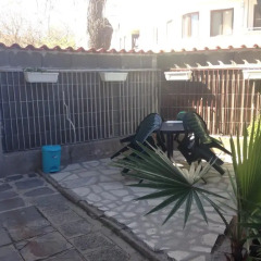 Отель East Gate Guest Rooms балкон