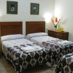 Отель Hostal Tirso Plaza комната для гостей фото 2