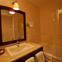 Отель Golden Tulip Warsaw Centre 4* Стандартный номер с различными типами кроватей