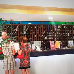 Отель Benal Beach Group гостиничный бар