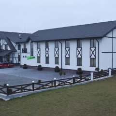 Гостиница Café Chalet Edelweiss Holiday Home Тернополь парковка