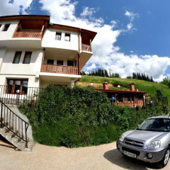 Отель Eco House Family Hotel Болгария, Чепеларе - отзывы, цены и фото номеров - забронировать отель Eco House Family Hotel онлайн парковка
