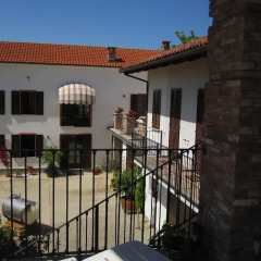 Отель Bed and Breakfast Cascina Beccaris Костиглиоле-д'Асти балкон