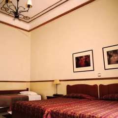 Tourist Hotel 2* Стандартный семейный номер с двуспальной кроватью фото 4