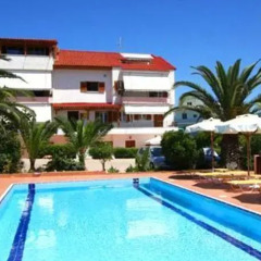 Апартаменты Bella Vista Studios and Apartments бассейн фото 3