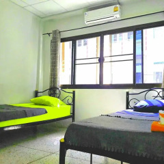 D&N Hostel Стандартный номер с 2 отдельными кроватями (общая ванная комната)