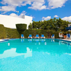 Отель Holiday Inn Express VAN NUYS США, Лос-Анджелес - отзывы, цены и фото номеров - забронировать отель Holiday Inn Express VAN NUYS онлайн бассейн фото 3