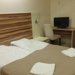 Arkadia Hotel & Hostel Стандартный семейный номер с двуспальной кроватью