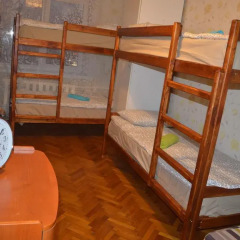 Hostel Univer Кровать в мужском общем номере с двухъярусной кроватью фото 6