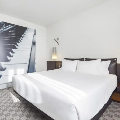 Отель NH Milano Touring 4* Улучшенный номер с различными типами кроватей фото 22