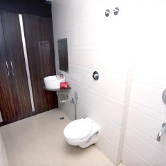 Отель OYO Rooms Railway Station Raipur ванная