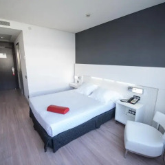 Отель Axor Feria 4* Стандартный номер с двуспальной кроватью фото 4