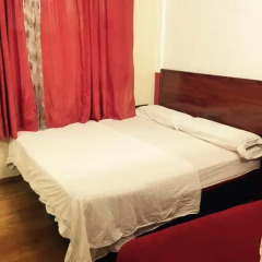 Отель Go Bcn Hostal Ideal Badal Стандартный номер с двуспальной кроватью (общая ванная комната) фото 9