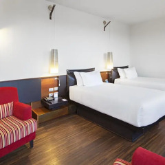 Отель NH Milano Touring 4* Улучшенный номер с различными типами кроватей фото 23