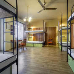Little Quarter Hostel Кровать в общем номере с двухъярусной кроватью фото 4