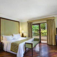 Отель The Laguna, a Luxury Collection Resort & Spa, Nusa Dua, Bali 5* Представительский люкс с различными типами кроватей фото 8