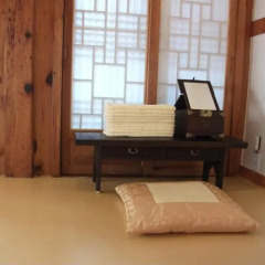 Отель Hyosunjae Hanok Guesthouse 2* Стандартный номер с различными типами кроватей (общая ванная комната) фото 11