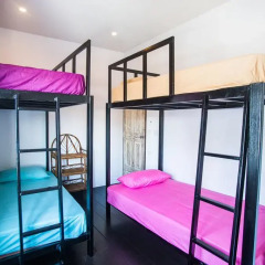 Отель Sweet Life Community Guesthouse Кровать в общем номере фото 2
