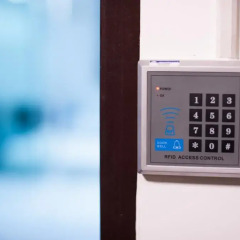 Hoppers Place Donmuang Hostel Бангкок сейф в номере