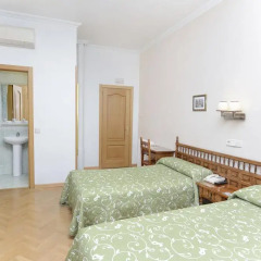 Отель Hostal Biarritz Испания, Мадрид - отзывы, цены и фото номеров - забронировать отель Hostal Biarritz онлайн комната для гостей фото 3
