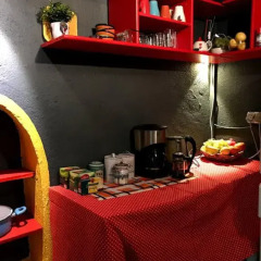 Отель Canape Connection Guest House гостиничный бар