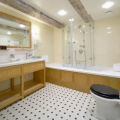 Отель Garden Luxury Residence Латвия, Рига - отзывы, цены и фото номеров - забронировать отель Garden Luxury Residence онлайн ванная