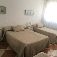 Отель Hostal Jomarijo Испания, Фуэнхирола - отзывы, цены и фото номеров - забронировать отель Hostal Jomarijo онлайн комната для гостей фото 2