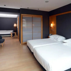 Hotel Barcelona Universal 4* Улучшенный номер с двуспальной кроватью фото 10