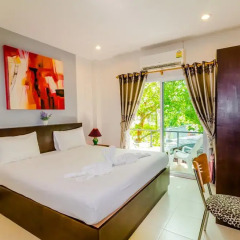 Отель Baan Yuyen Karon Guesthouse 2* Улучшенный номер разные типы кроватей фото 47