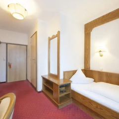 Hotel Goldener Löwe 3* Стандартный номер с различными типами кроватей фото 9
