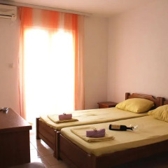 Sun Hostel Budva Стандартный номер с двуспальной кроватью