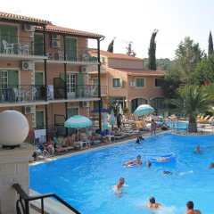Philippos Hotel бассейн