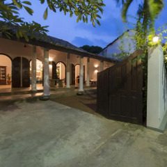 Отель Ambassador's House - an elite haven парковка