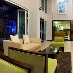 Отель The Kris Residence спа
