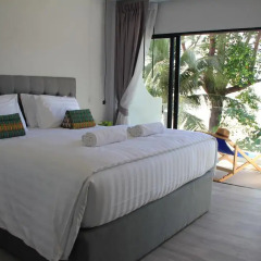 Отель Thai Kamala Beach Front Улучшенный номер двуспальная кровать фото 26