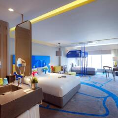 Отель ibis Styles Bangkok Khaosan Viengtai 3* Стандартный семейный номер с разными типами кроватей