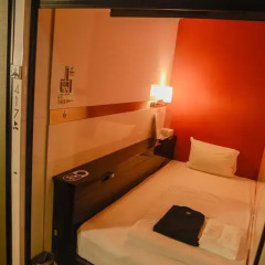 Отель First Cabin Tsukiji Капсула в мужском общем номере фото 5