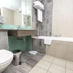 Отель Hilton London Canary Wharf ванная фото 2
